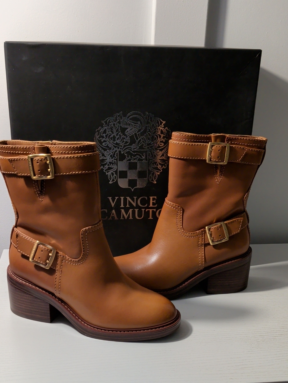 Vince Camuto NIB 6 Burnished Leather